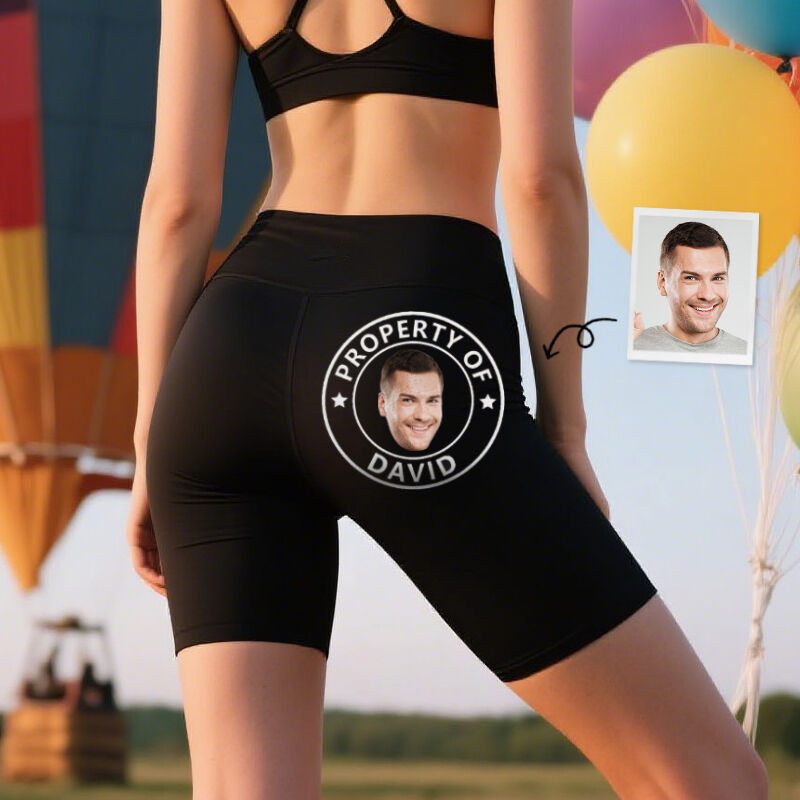 Leggings de motociclista personalizados con el emblema "Propiedad de ti". Diseño creativo. Regalo para tu pareja.
