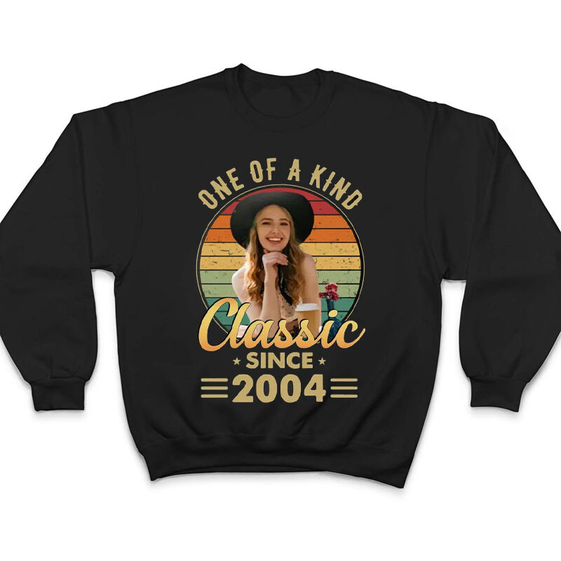 Personalisiertes Sweatshirt One Of A Kind Classic mit individuellem Fotodesign Attraktives Geschenk für Freunde