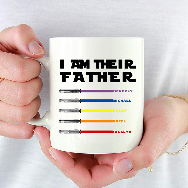 Personalisierte Tasse mit individuellem Namen Farbiges Lichtschwertmuster für den lieben Vater