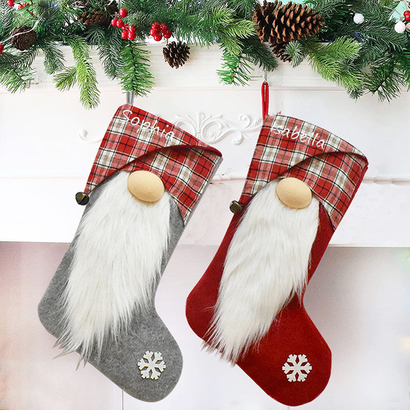 Calcetín navideño chimenea personalizado de nombre con forma de gnomos de navidad dos colores