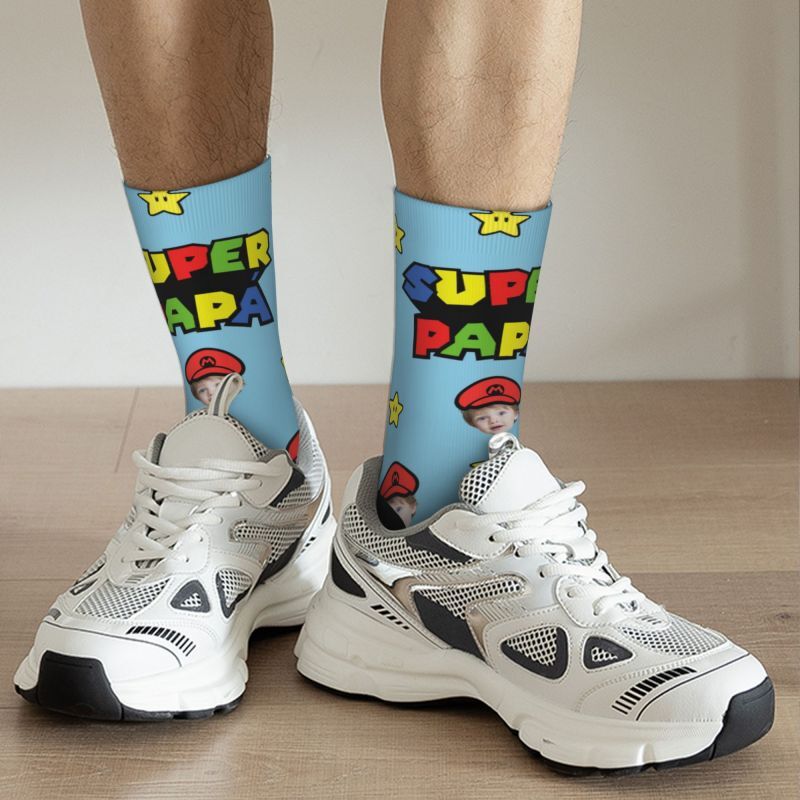 SUPER PAPA sokken met een grappig gezicht kunnen gepersonaliseerd worden met babyfoto's