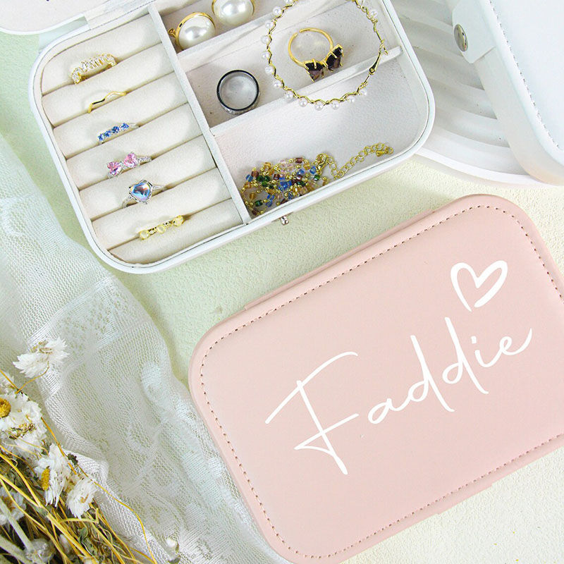 Joyero rectangular personalizado con nombre y corazón vacío para mamá