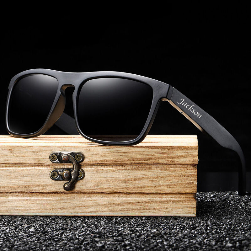 Personalisierte Sonnenbrille mit individueller Namensgravur Trendige Urlaubsgeschenke für Freunde
