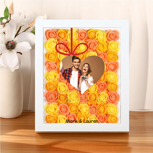 Boîte d'ombre en forme de fleur séchée avec le nom du couple Cadeau d'Anniversaire/Mariage
