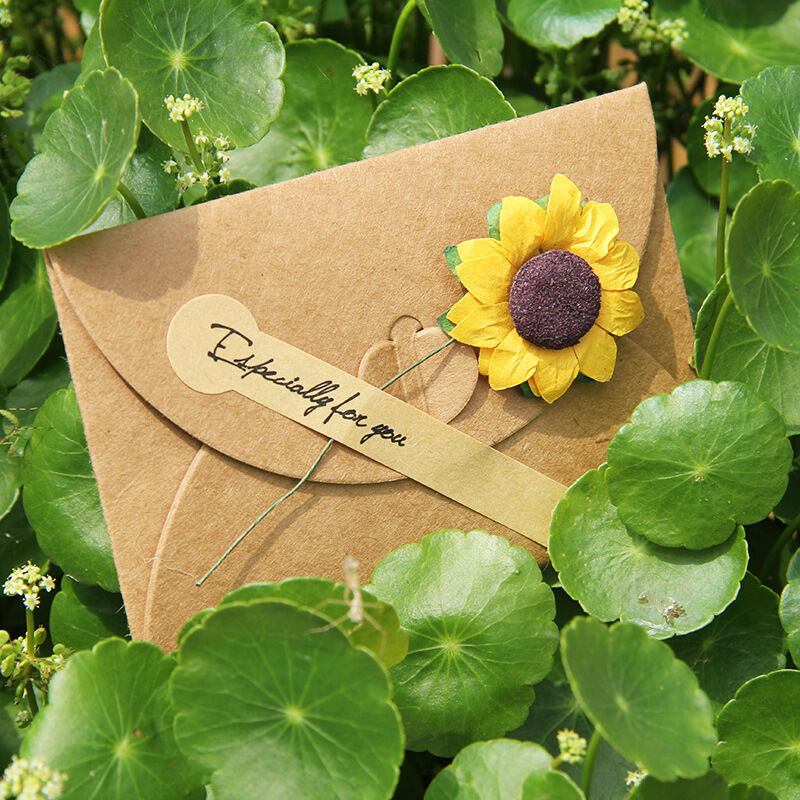 3D Paper Dried Flower Design Kraft Paper Card Elegant Gift for Loved One