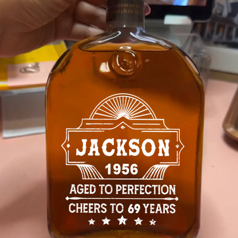 Bouteille de whisky personnalisée avec nom un cadeau classique pour les amis