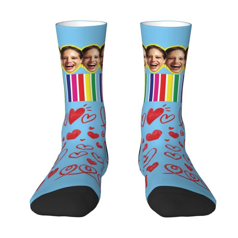 Custom sokken met hartjes en regenboogstrepen voor stellen
