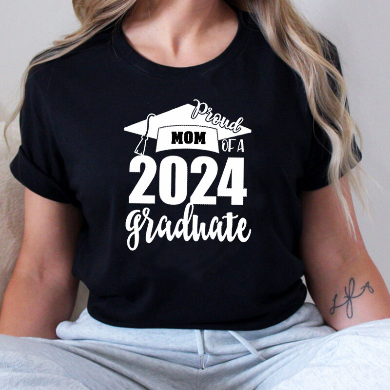 Camiseta Personalizada Mamá Orgullosa de un Graduado 2024 Regalo Perfecto para Fiesta de Graduación