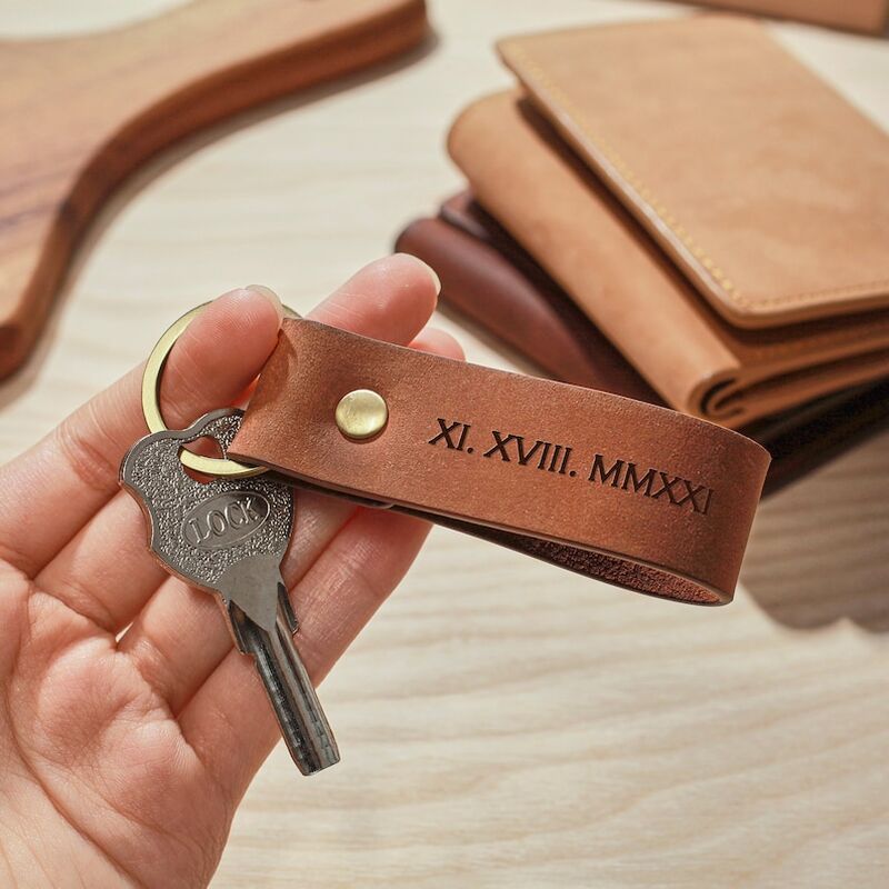 Personalisierter Schlüsselanhänger aus Leder mit römischen Ziffern Einfaches Geschenk zum Jahrestag
