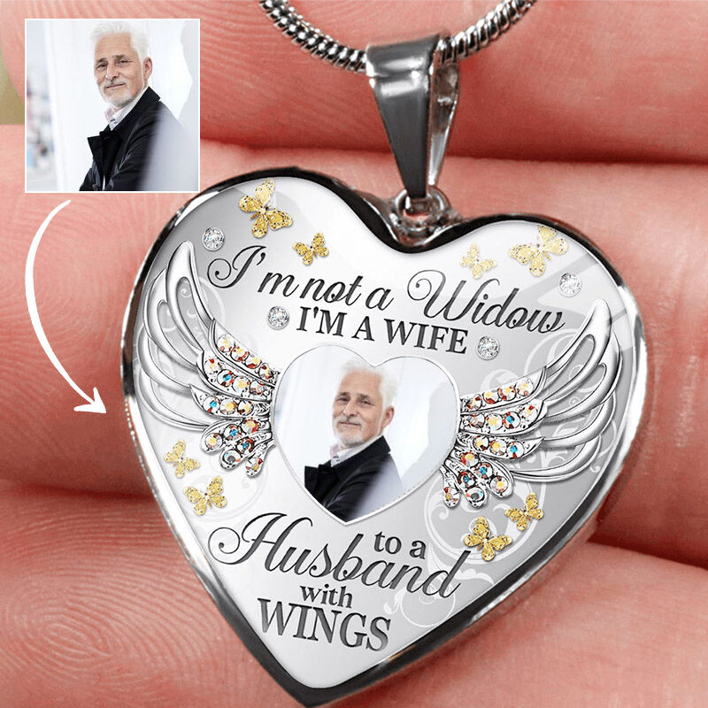Collar personalizado de foto en forma de corazón de alas hermosas