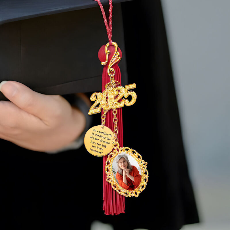 Personaliza las borlas de graduación para agregar fotos de tus seres queridos como regalos de recuerdo. Colgante con foto de recuerdo.