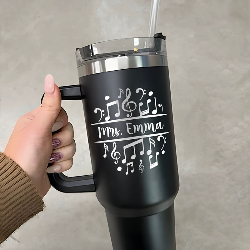 Gepersonaliseerde naam beker met muzikale symbolen Creatief cadeau voor leraar