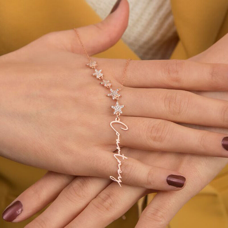 Collar con nombre personalizado con forma de estrella de cinco puntas para esposa