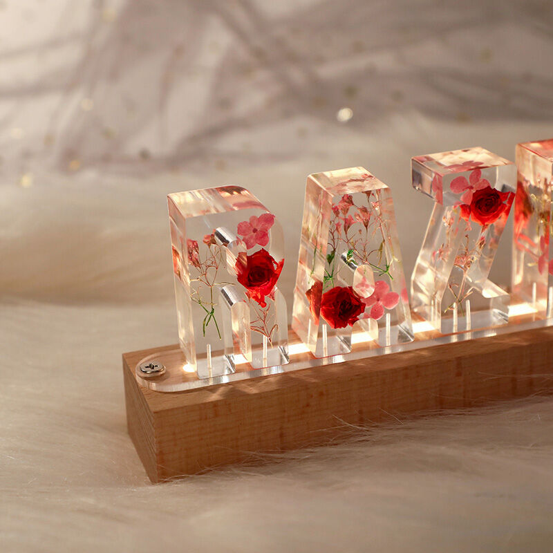 Lámpara con nombre personalizado de flores secas rojas con osito lindo