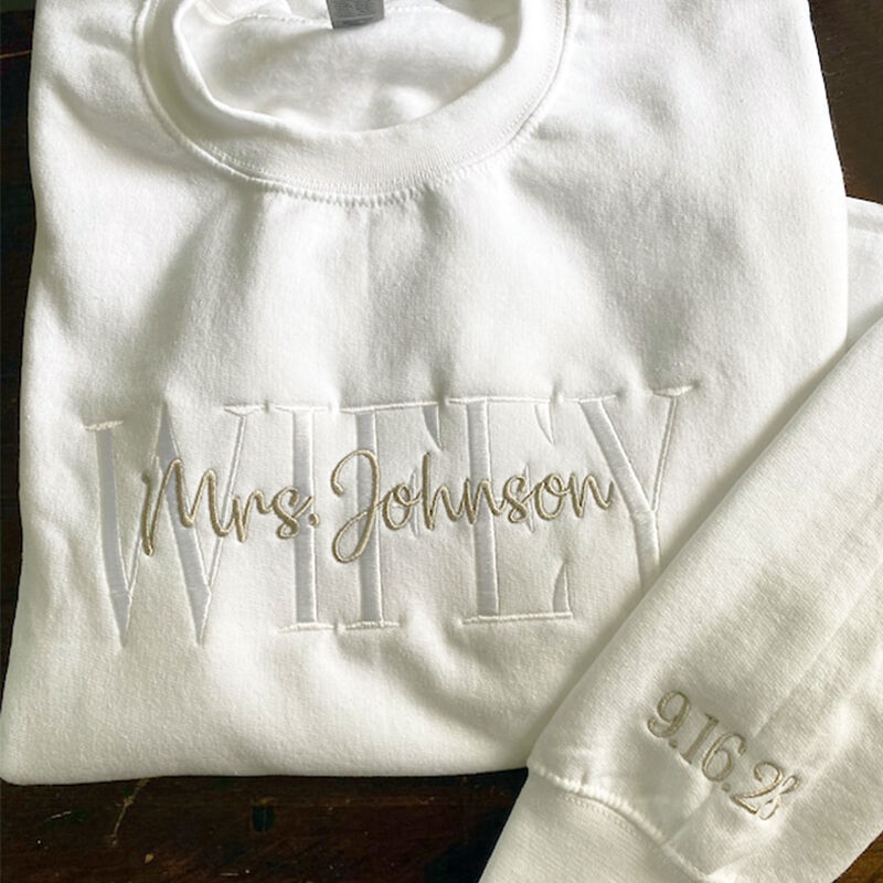 Personalized Sweatshirt Custom Embroidered Name and Date Golden Thread Exquisite Gift for Wife