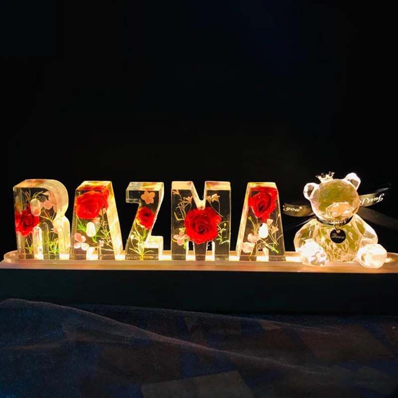 Lampe à lettres personnalisée en résine de fleurs séchées avec ourson