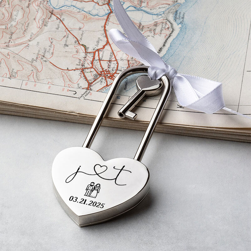 Cadenas en forme de cœur personnalisé avec initiales personnalisées et motif couple marié Cadeau de fiançailles unique pour les amoureux