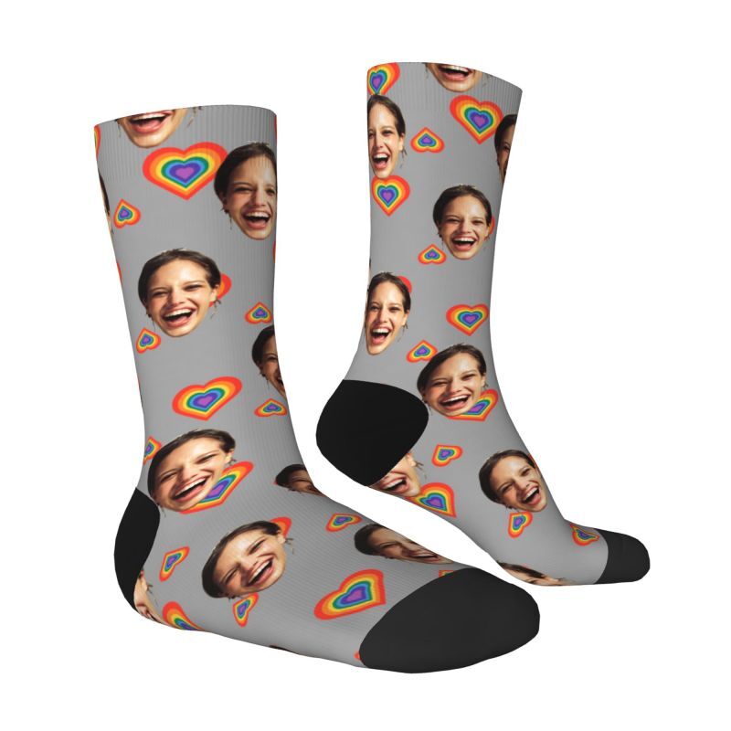 Chaussettes personnalisées avec cœurs arc-en-ciel Cadeaux de Saint-Valentin pour les couples