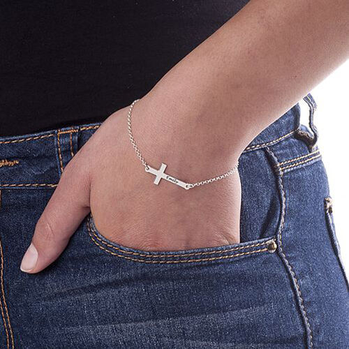 Pulsera grabada con cruz