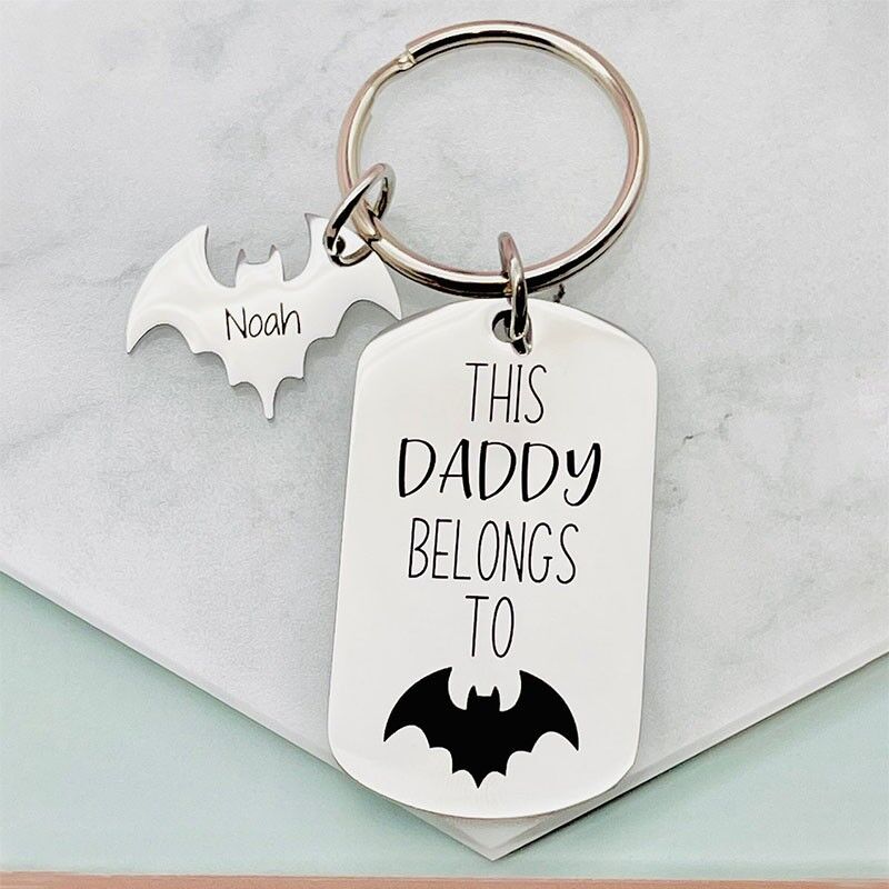 Personalisierter Namens-Schlüsselanhänger mit Fledermaus-Muster Cooles Geschenk für den Vater