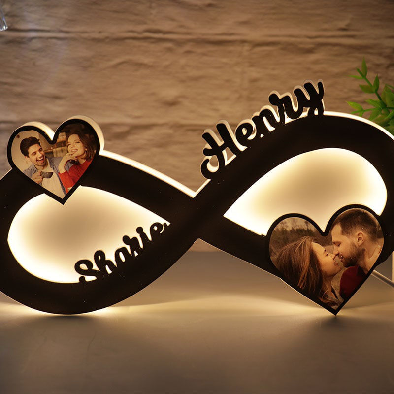 Veilleuse en bois personnalisée avec photo et nom de l'infini pour couple