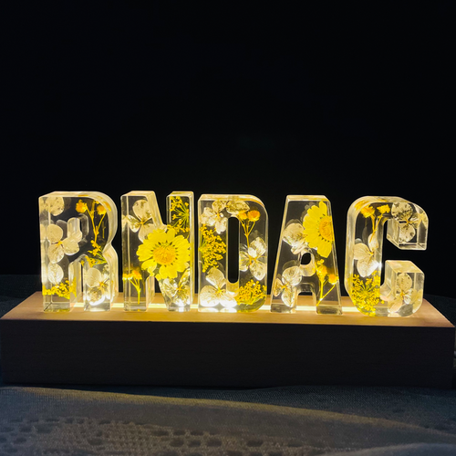 Lampada LED Personalizzata con Nome Lettera e Fiori Secchi di Resina Ortensia Gialla
