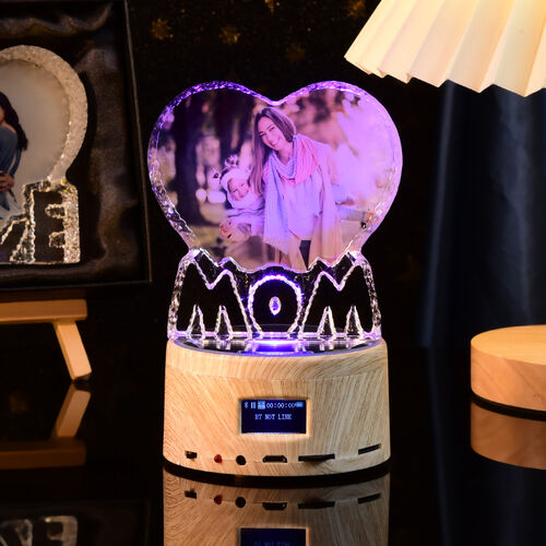 Altavoz bluetooth personalizado color lámpara cristal con letra mom