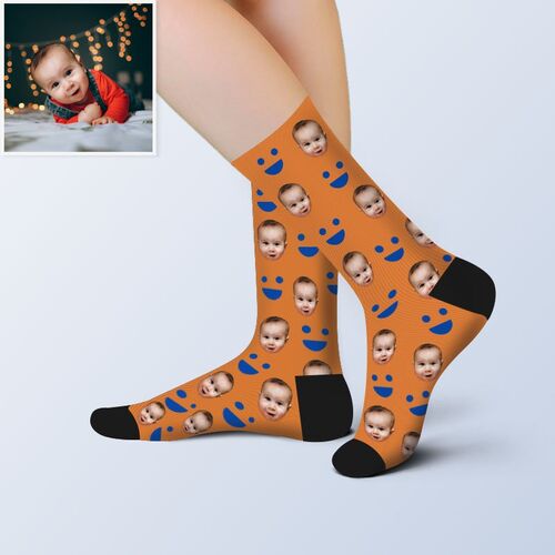 Calcetines personalizados con cara de bebé con dibujo de cara sonriente
