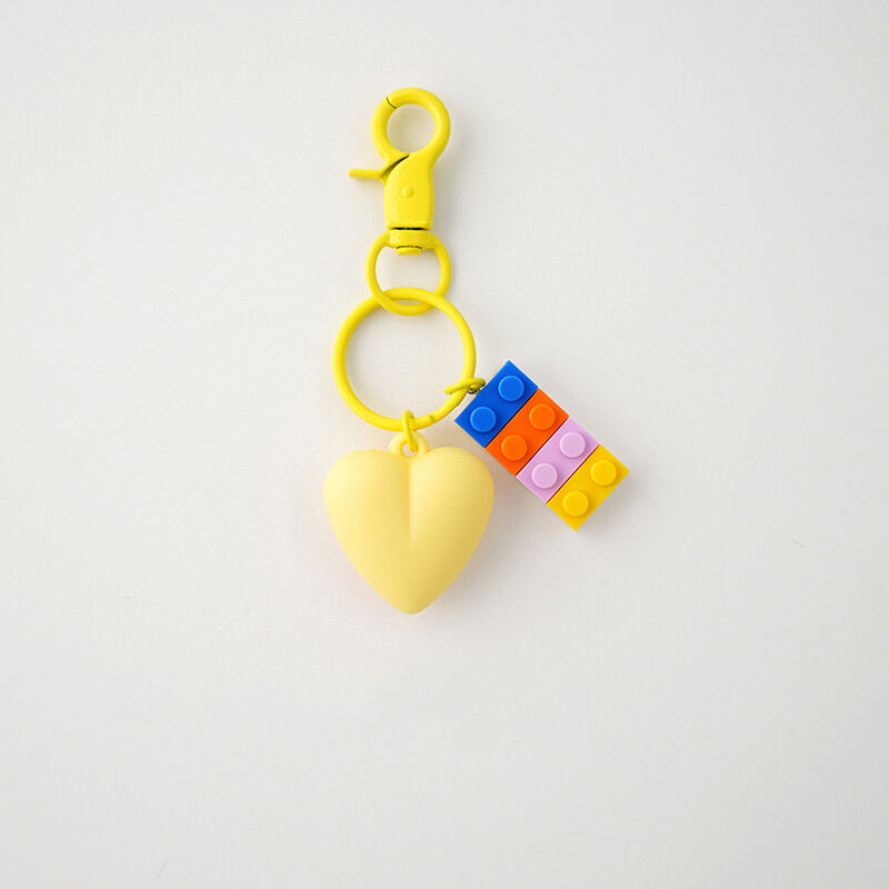 Porte-clés 3D personnalisé avec accessoires en forme de cœur, cadeau de Noël amusant pour petite amie