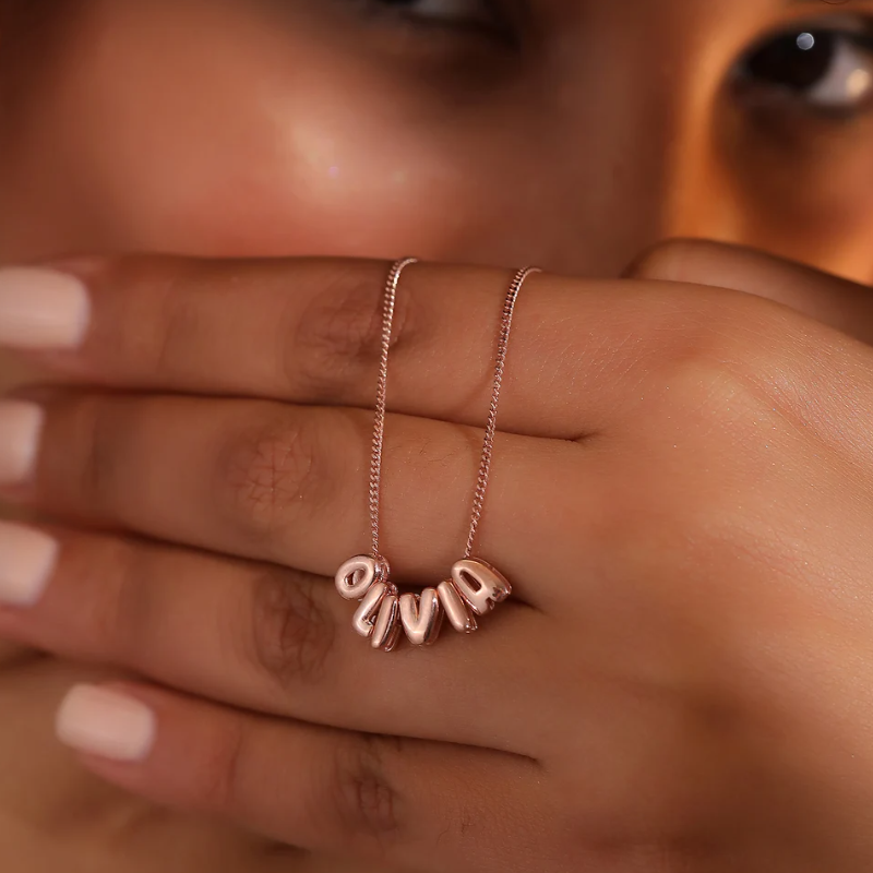 Collier de lettres personnalisées Nom personnalisé Cadeau exquis pour femme à la Saint-Valentin