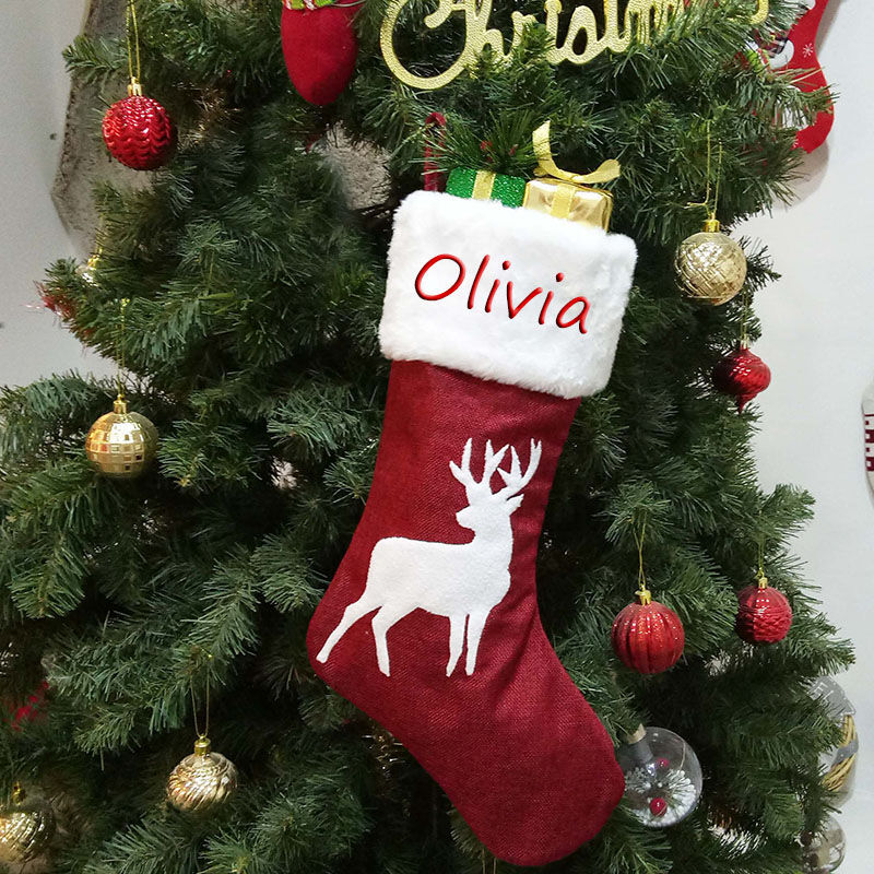 Calcetines navideños personalizado con nombre de alce rojo