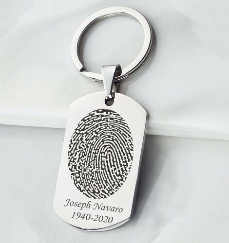 Personalisierter Schlüsselanhänger mit eingraviertem Fingerabdruck
