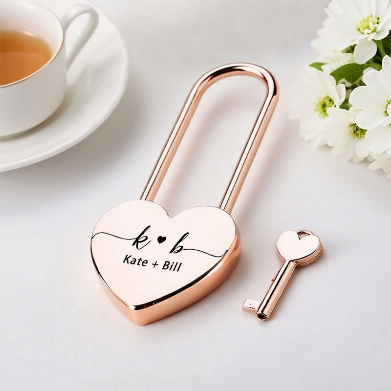 Lucchetto a forma di cuore personalizzato con iniziali e nomi personalizzati Design con lucchetto dell'amore Regalo perfetto per lei Coppie