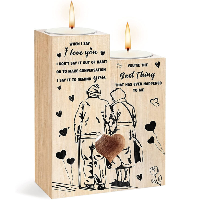 Candelero personalizado para velas hecho a mano de madera con dibujo de pareja