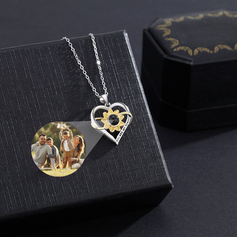 Personalized Heart Photo Projection Necklace With Flower Decoration for Lover