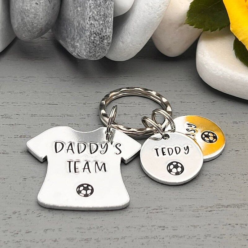 Personalisierter Namens-Schlüsselanhänger mit Fußball-Muster Kleines Vatertagsgeschenk