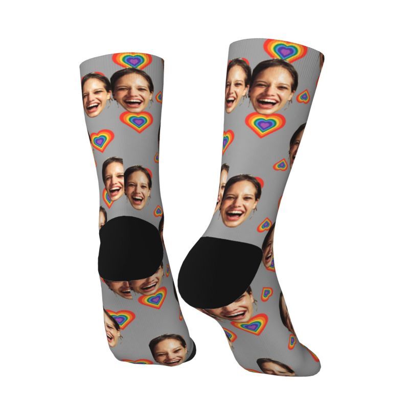 Chaussettes personnalisées avec cœurs arc-en-ciel Cadeaux de Saint-Valentin pour les couples