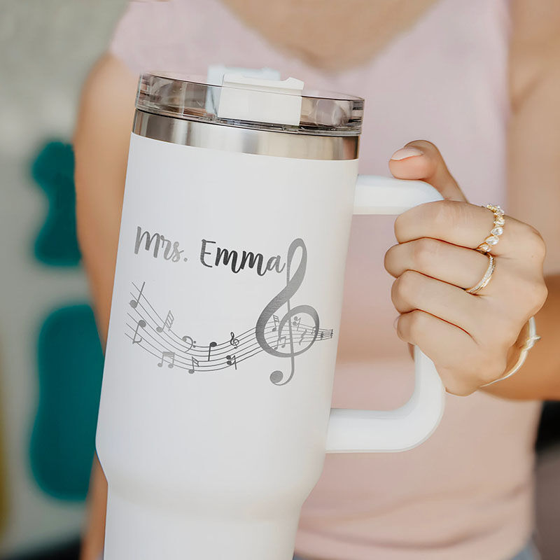 Gepersonaliseerde naam beker met muzikale symbolen Creatief cadeau voor leraar