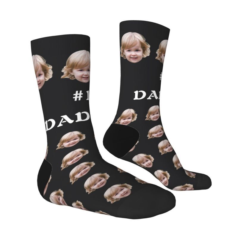 Calzini personalizzati con foto di bambini aggiunti come regalo per la festa del papà