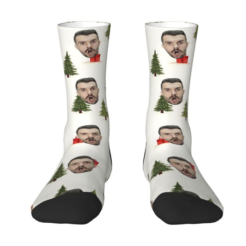 Individuelle Socken mit Gesicht und Weihnachtsbaummuster mit Foto als Weihnachtsgeschenk