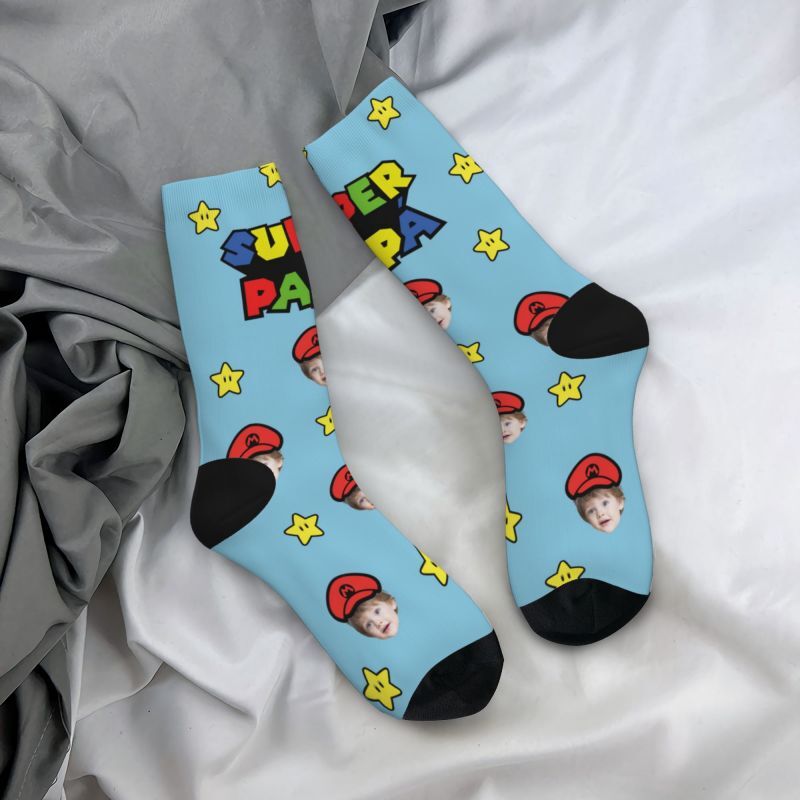 SUPER PAPA Socken mit lustigem Gesicht können mit Babyfotos ergänzt werden