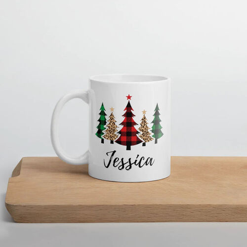 Individuelle Tasse mit dem Namen und Weihnachtsbaum