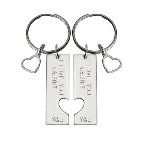 Porte-clés Personnalisé avec Gravures en Demi-Cœur Couple