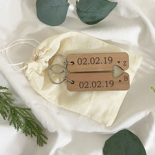 Porte-clés en bois personnalisé avec date d'anniversaire pour couple