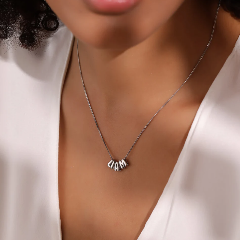 Collier de lettres personnalisées Nom personnalisé Cadeau exquis pour femme à la Saint-Valentin