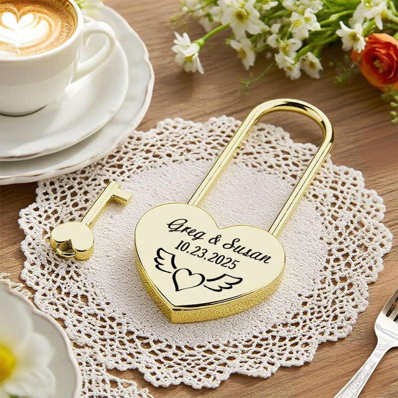 Lucchetto a forma di cuore personalizzato con nomi e data personalizzati Design ali d'amore carino Regalo di anniversario per innamorati