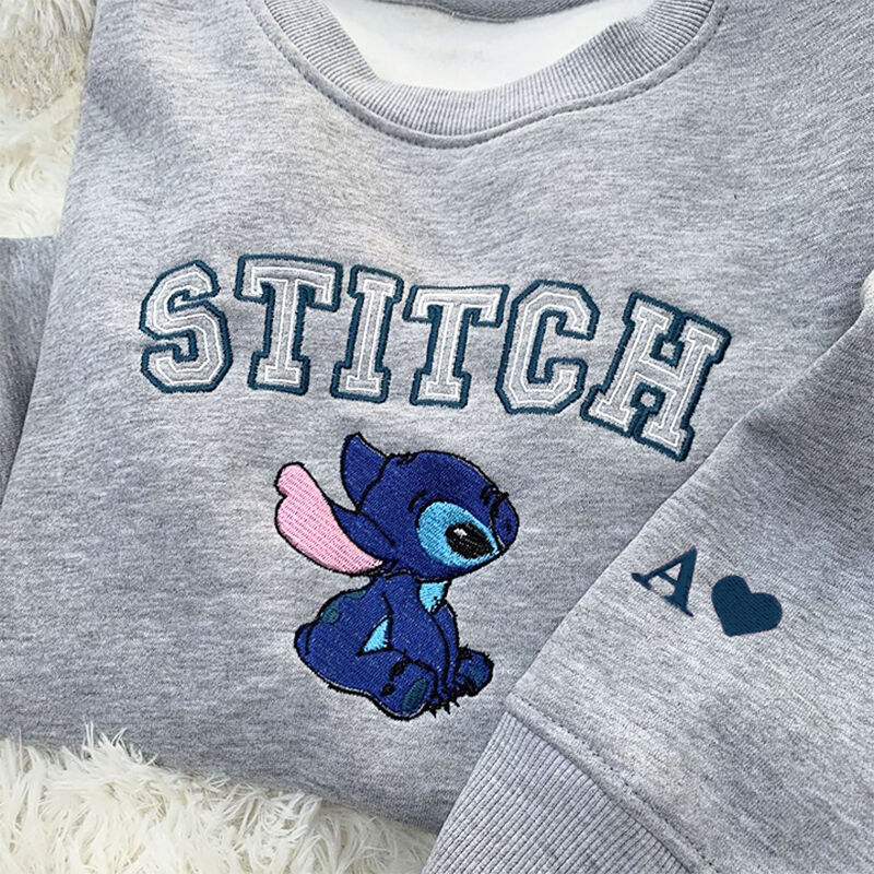 Personalisiertes Sweatshirt gestickt Cartoon Stitch und Angel Design Perfektes Geschenk für Liebhaber