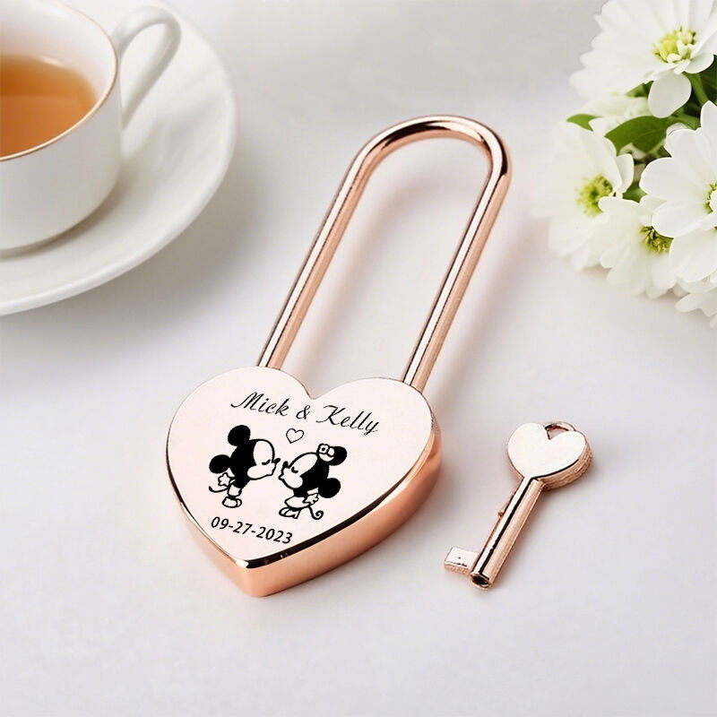 Candado de corazón personalizado con diseño de pareja de ratones besándose, nombres personalizados y fecha, regalo para aniversario
